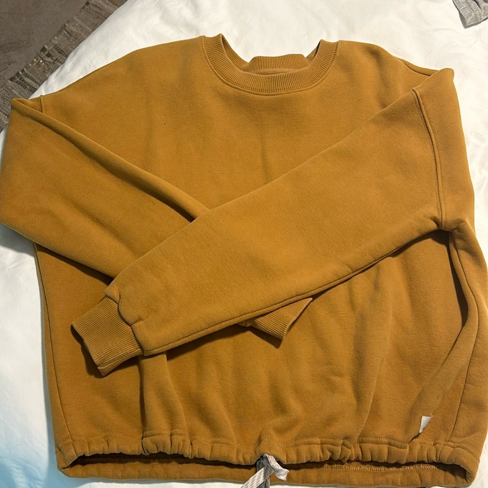 Vuori Gold Crew Neck Sweater Classic Knit